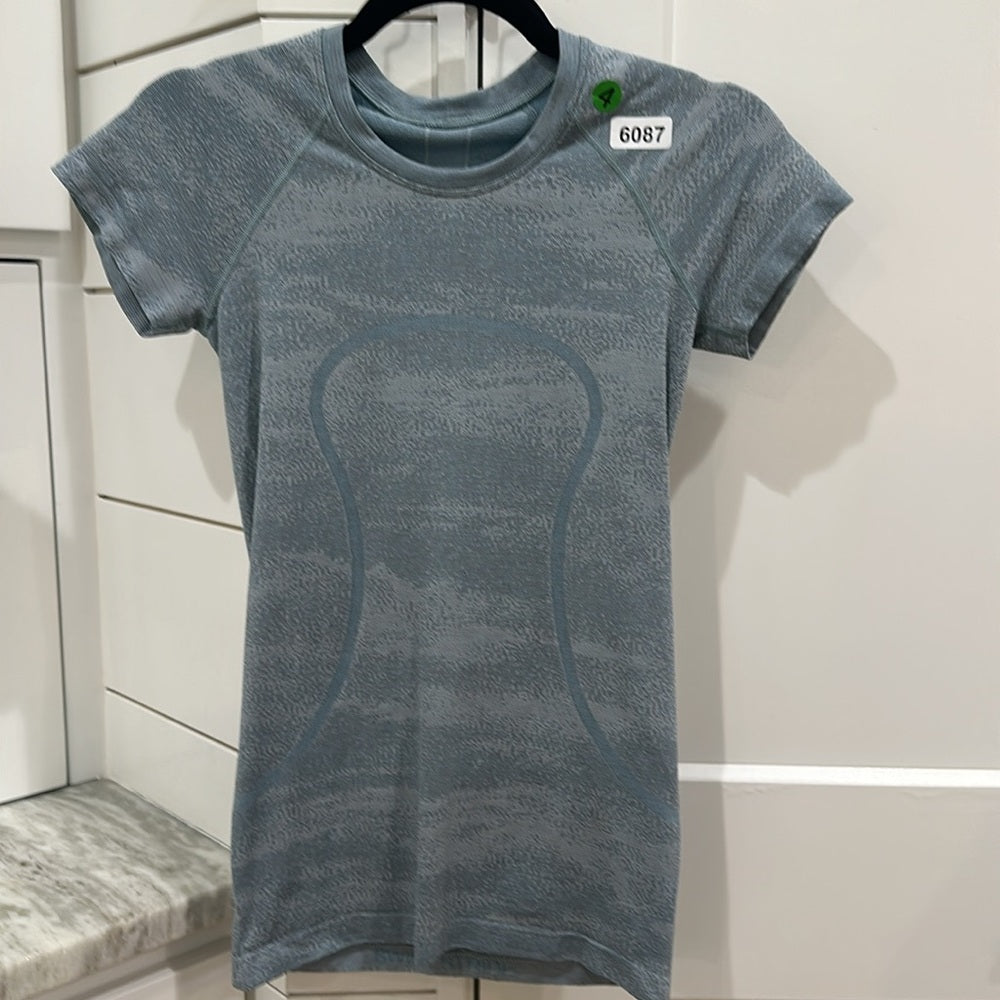(6087)  🍋 LULULEMON RUN: Swiftly Tech Short Sleeve Crew Sz 4 **LOVED *RARE