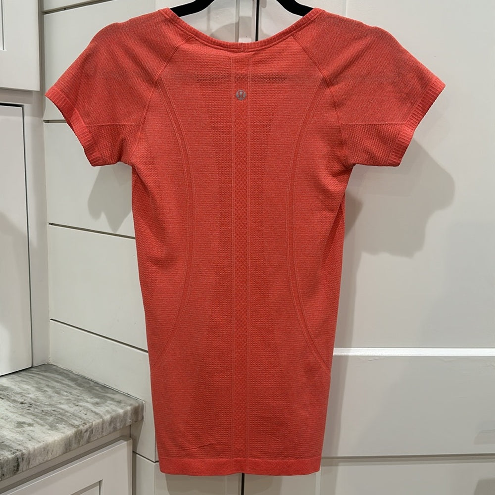 (6090)  🍋 LULULEMON RUN: Swiftly Tech Short Sleeve Crew Sz 4 **LOVED