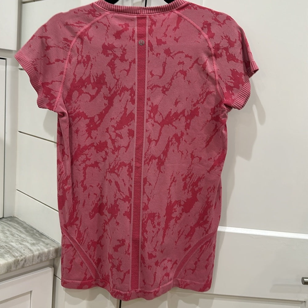 (6092)  🍋 LULULEMON RUN: Swiftly Tech Short Sleeve Crew Sz 10 **LOVED *RARE