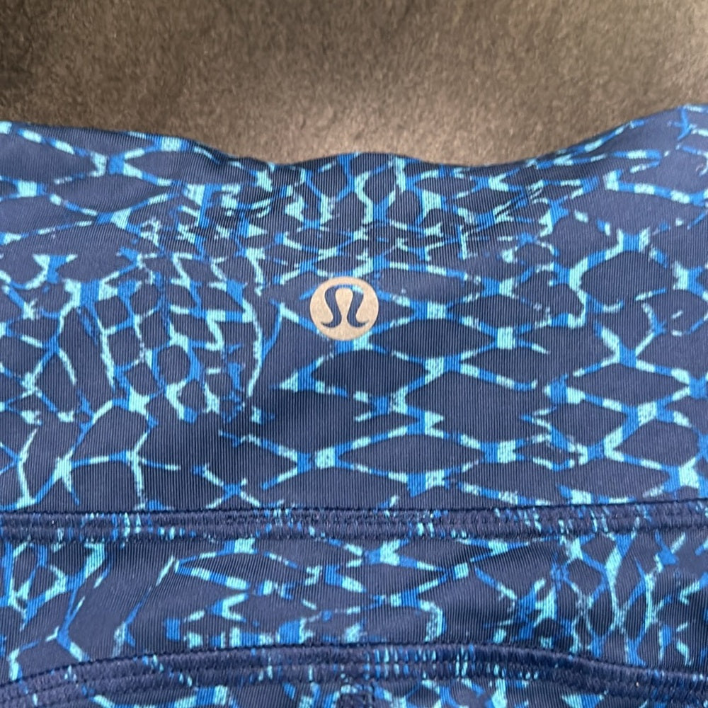 (6097) LULULEMON Speed Track Short Sz 4 **LOVED**
