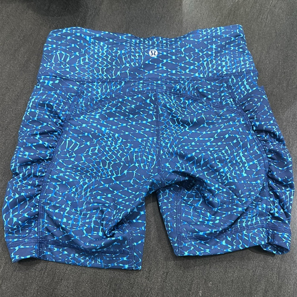 (6097) LULULEMON Speed Track Short Sz 4 **LOVED**