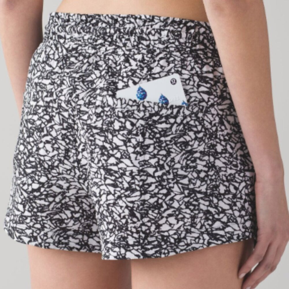 (6098) LULULEMON Speed Track Short Sz 8 W=16" **LOVED**