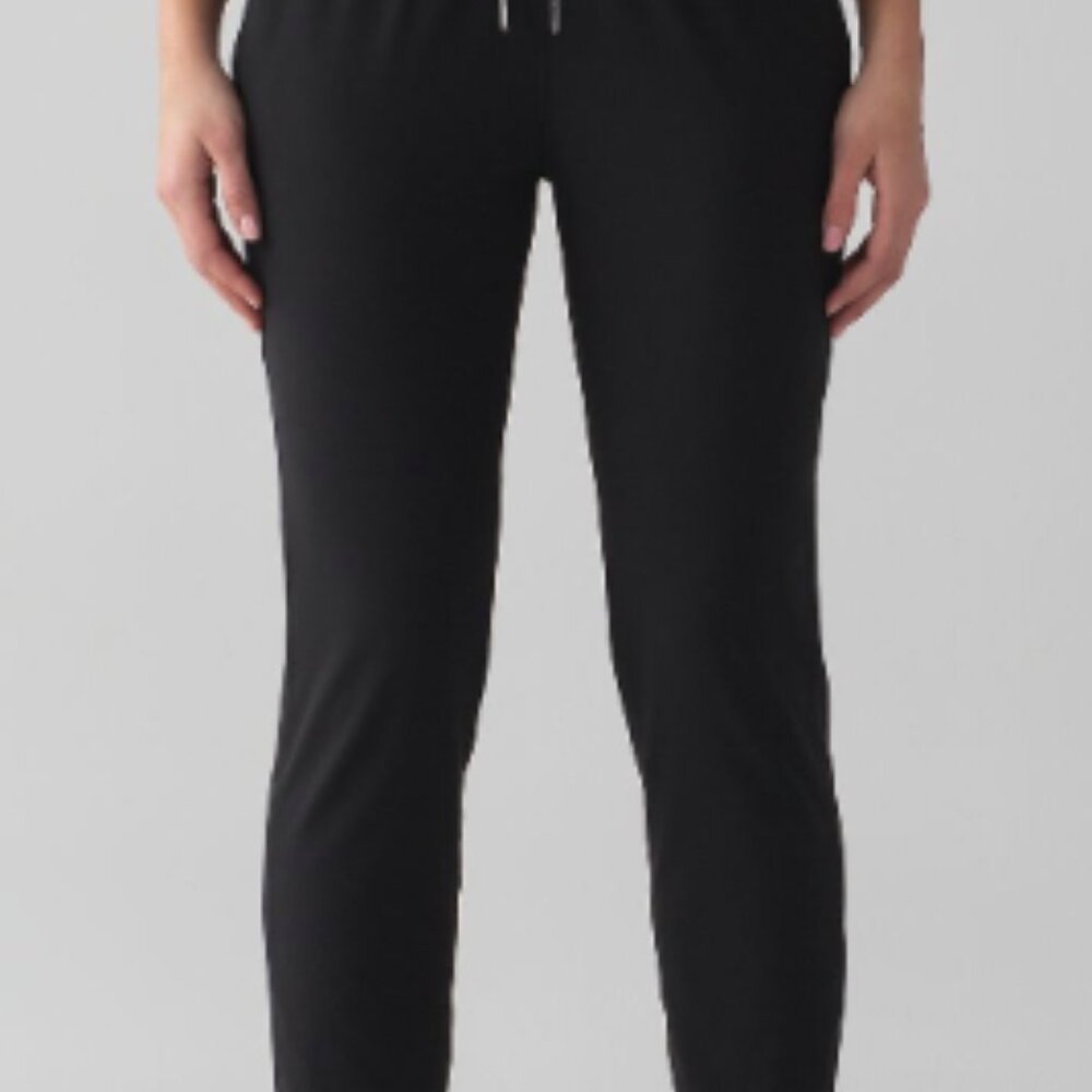 (6014) 🍋 LULULEMON On the Fly 7/8 Pant *Woven Sz 6 in Black