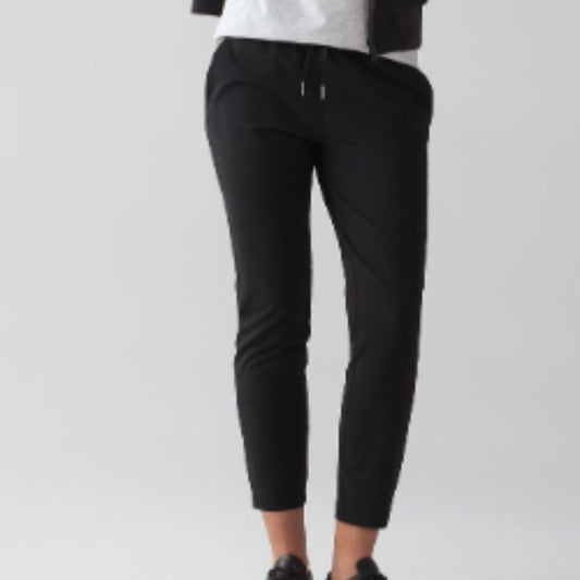 (6014) 🍋 LULULEMON On the Fly 7/8 Pant *Woven Sz 6 in Black