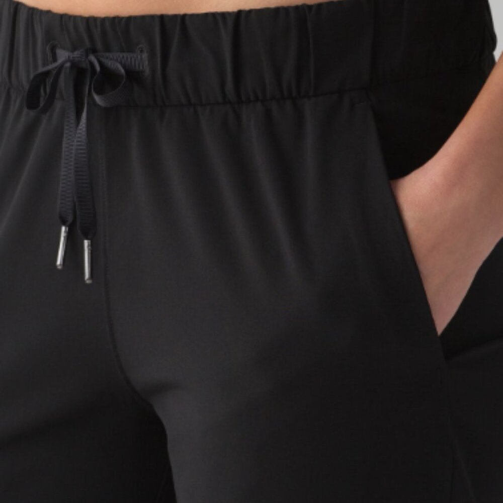 (6014) 🍋 LULULEMON On the Fly 7/8 Pant *Woven Sz 6 in Black