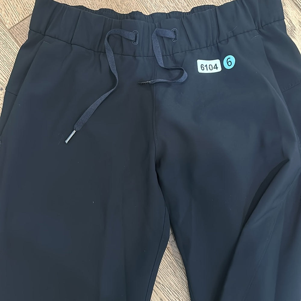 (6014) 🍋 LULULEMON On the Fly 7/8 Pant *Woven Sz 6 in Black