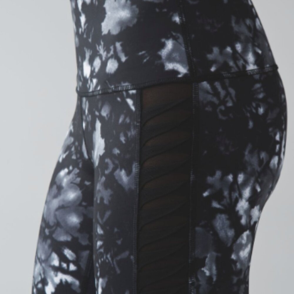 (6107)  LULULEMON Sunshine Salutation Crop (Full-On Luxtreme) Sz 10