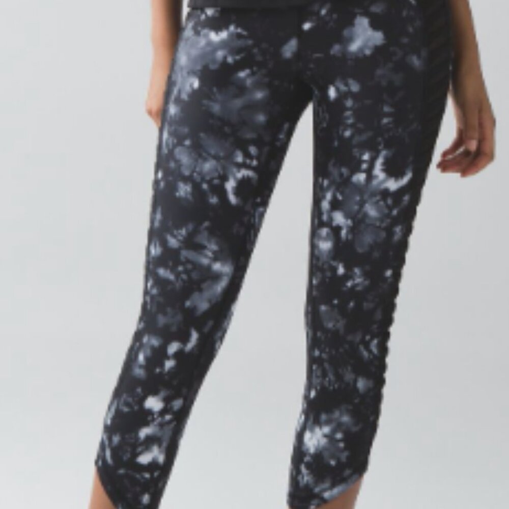 (6107)  LULULEMON Sunshine Salutation Crop (Full-On Luxtreme) Sz 10