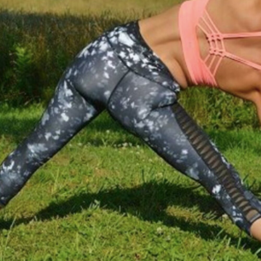 (6107)  LULULEMON Sunshine Salutation Crop (Full-On Luxtreme) Sz 10