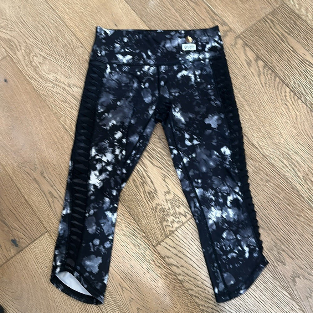 (6107)  LULULEMON Sunshine Salutation Crop (Full-On Luxtreme) Sz 10