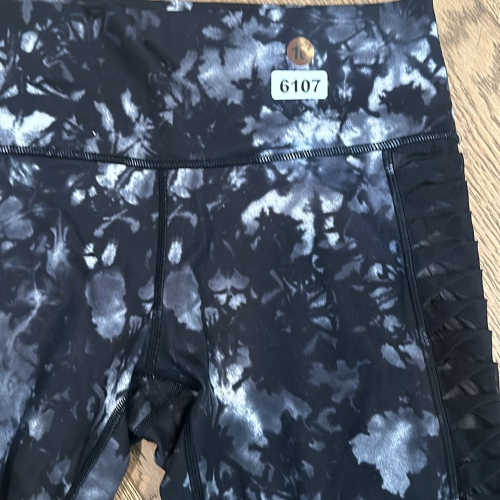 (6107)  LULULEMON Sunshine Salutation Crop (Full-On Luxtreme) Sz 10