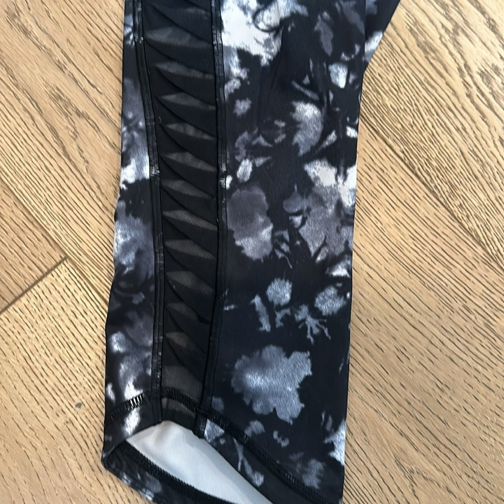 (6107)  LULULEMON Sunshine Salutation Crop (Full-On Luxtreme) Sz 10