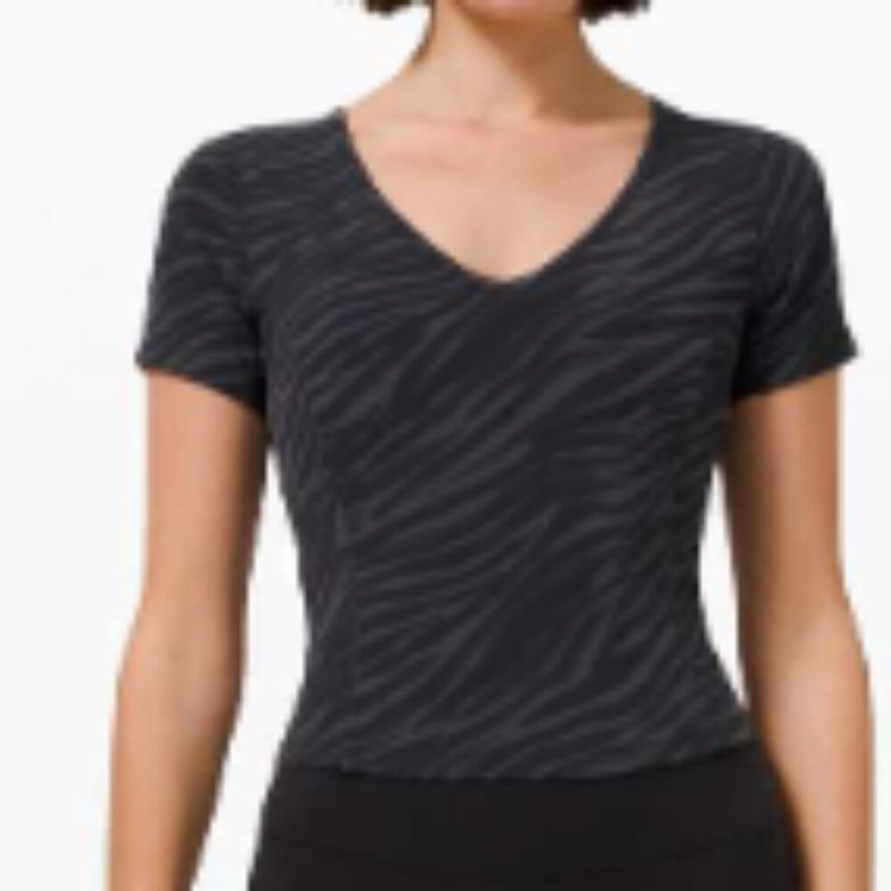 (6114) LULULEMON Nulu Cropped Slim Yoga Short Sleeve Sz 10 *LOVED