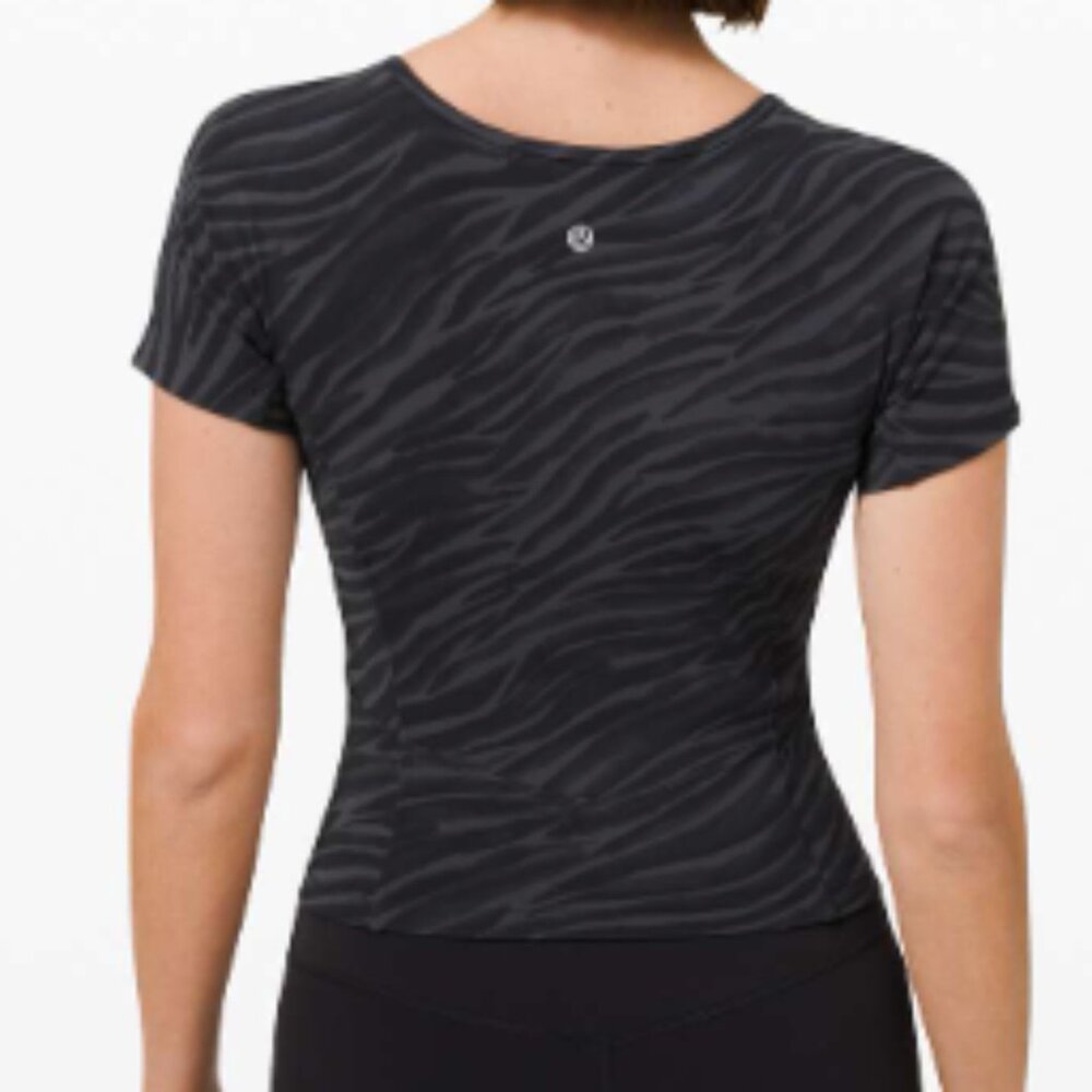 (6114) LULULEMON Nulu Cropped Slim Yoga Short Sleeve Sz 10 *LOVED