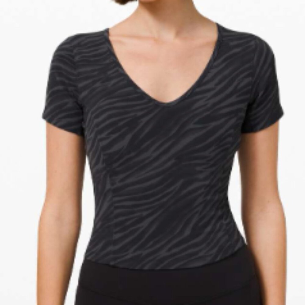 (6114) LULULEMON Nulu Cropped Slim Yoga Short Sleeve Sz 10 *LOVED