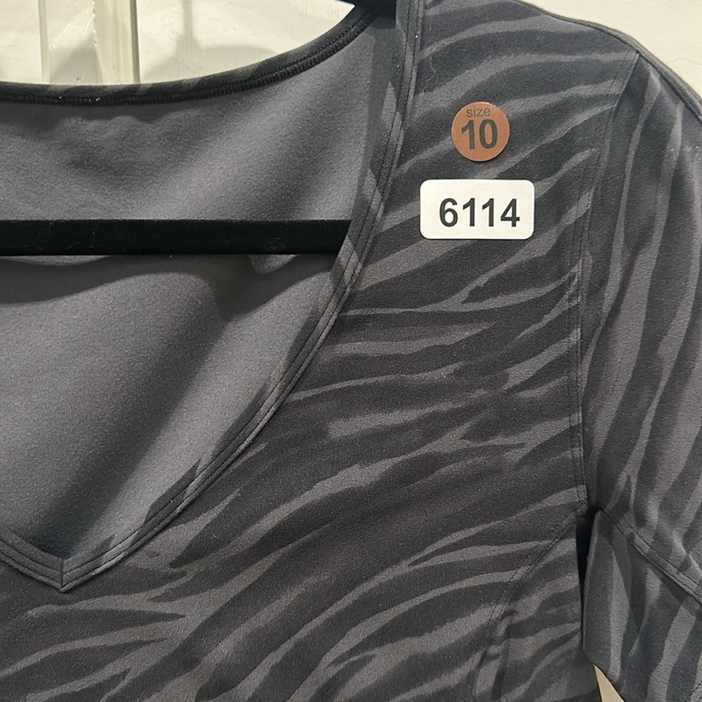 (6114) LULULEMON Nulu Cropped Slim Yoga Short Sleeve Sz 10 *LOVED