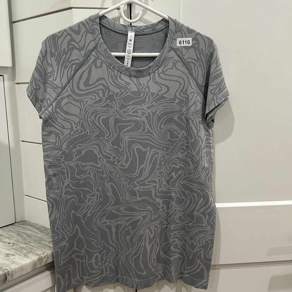 (6116)  🍋 LULULEMON RUN: Swiftly Tech Short-Sleeve Shirt 2.0 Sz 12 **LOVED **EU
