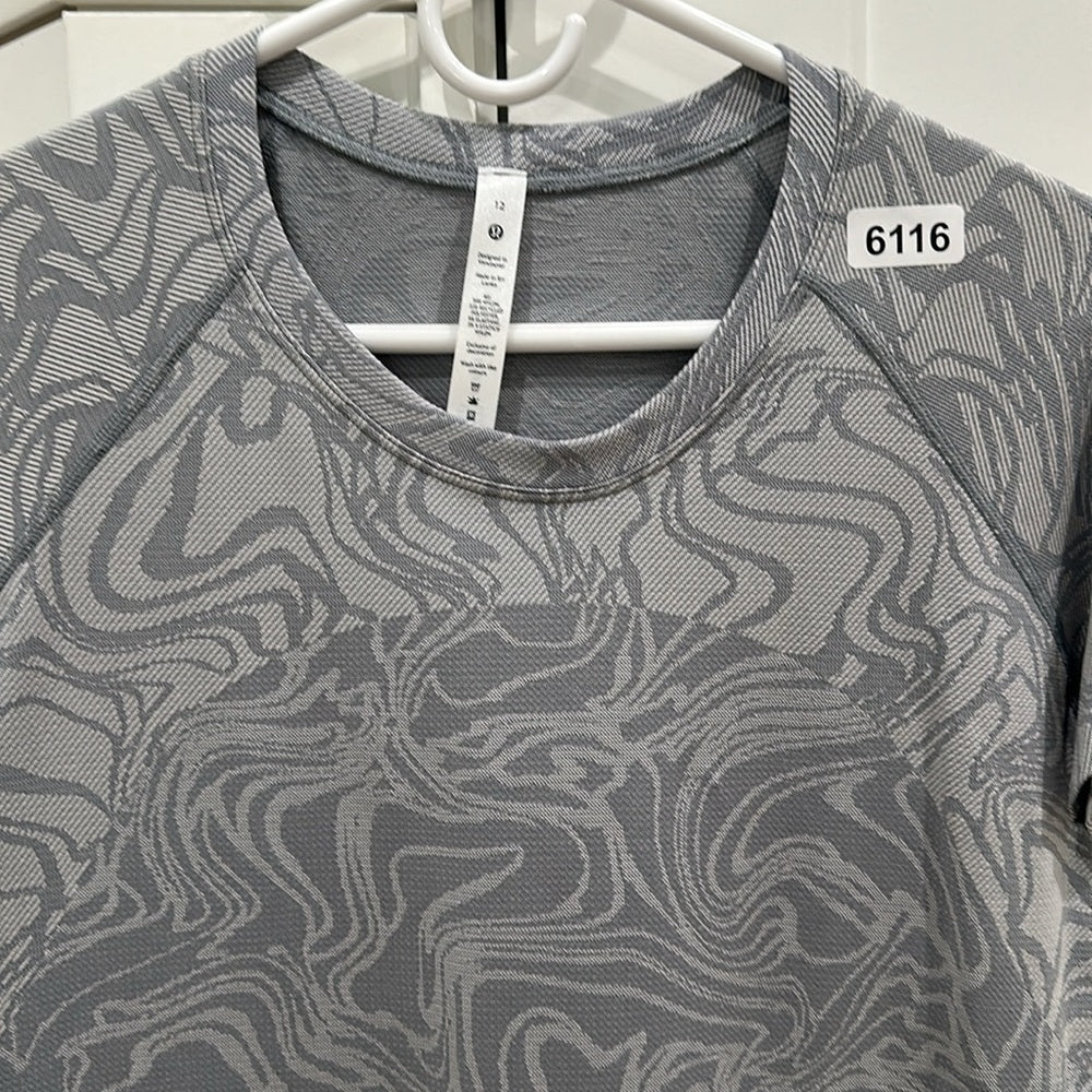 (6116)  🍋 LULULEMON RUN: Swiftly Tech Short-Sleeve Shirt 2.0 Sz 12 **LOVED **EU