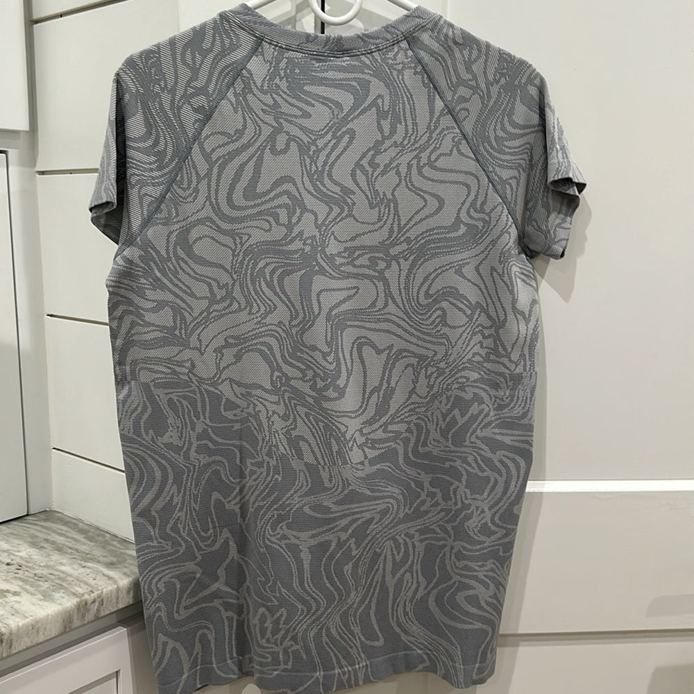 (6116)  🍋 LULULEMON RUN: Swiftly Tech Short-Sleeve Shirt 2.0 Sz 12 **LOVED **EU