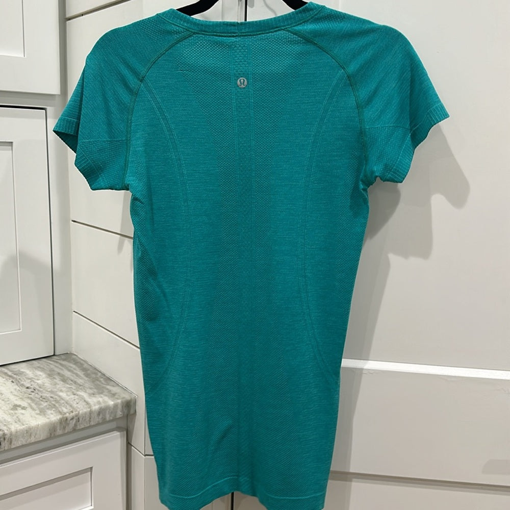 (6117)  🍋 LULULEMON RUN: Swiftly Tech Short Sleeve Crew Sz 8 **LOVED