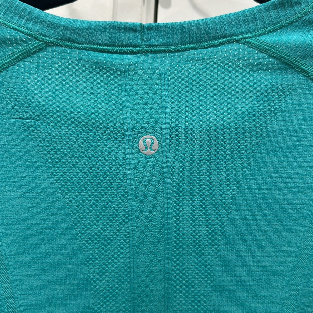 (6117)  🍋 LULULEMON RUN: Swiftly Tech Short Sleeve Crew Sz 8 **LOVED