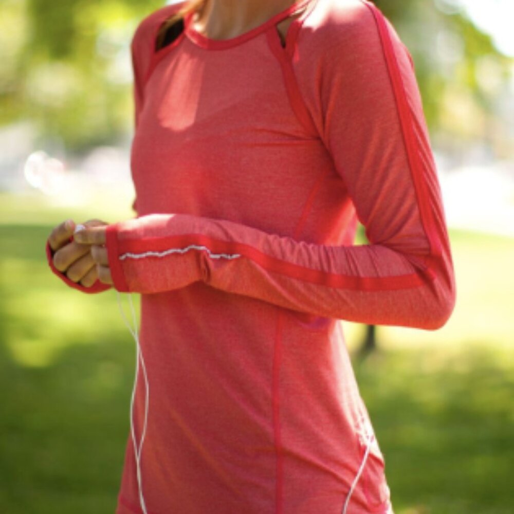 (6118)  🍋 LULULEMON Team Spirit Long Sleeve Sz 8/10 in CURRANT EUC