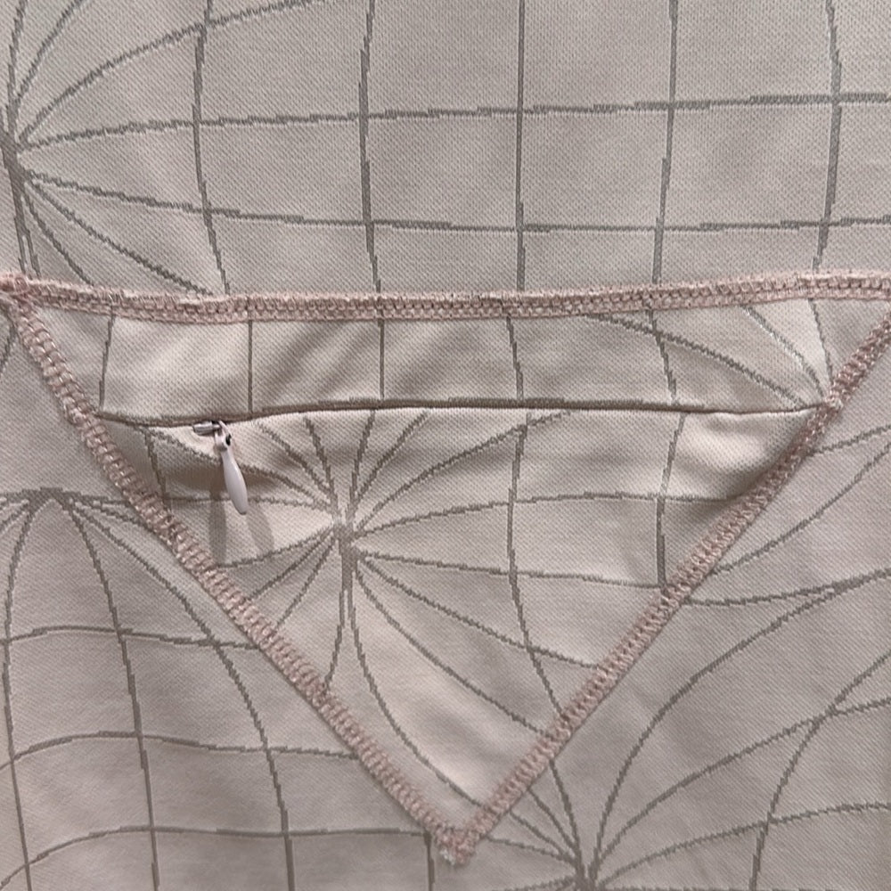 (6119/6220)  🍋 RARE LULULEMON Long Sleeve Sz 8 **RARE**