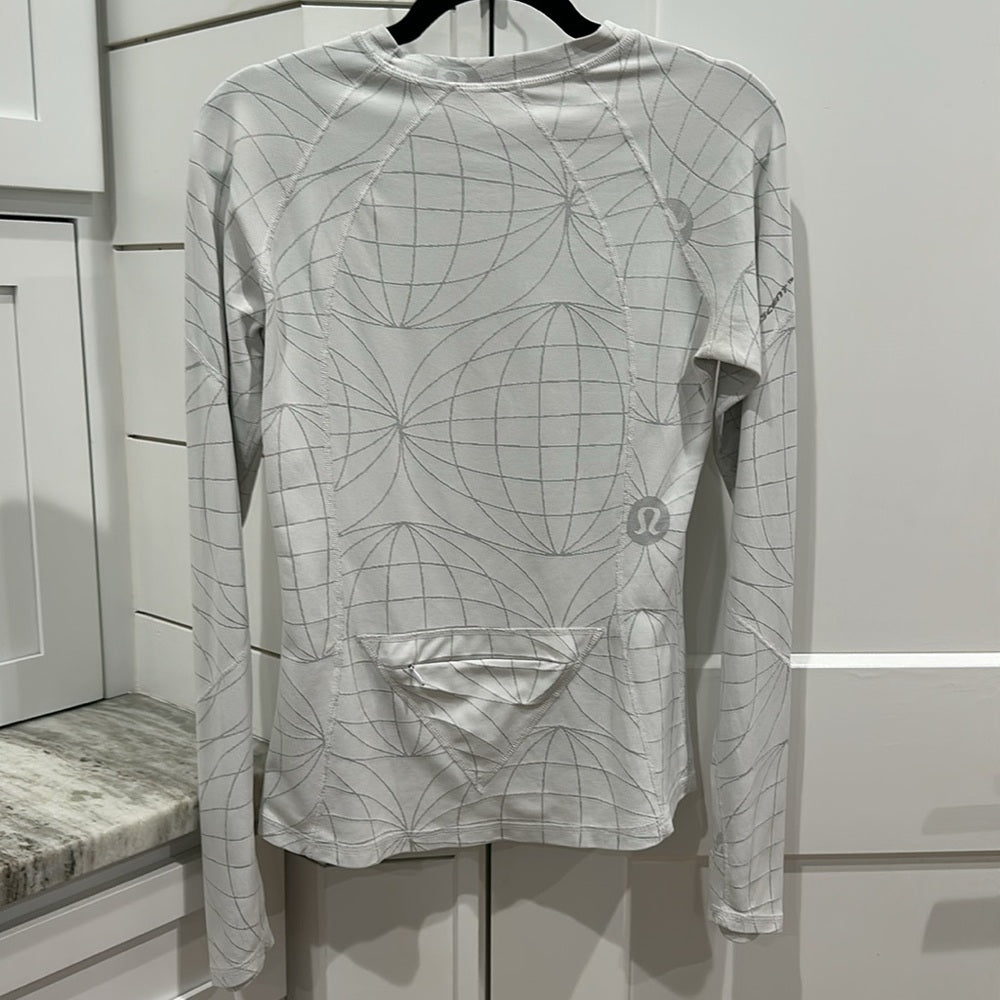 (6119/6220)  🍋 RARE LULULEMON Long Sleeve Sz 8 **RARE**