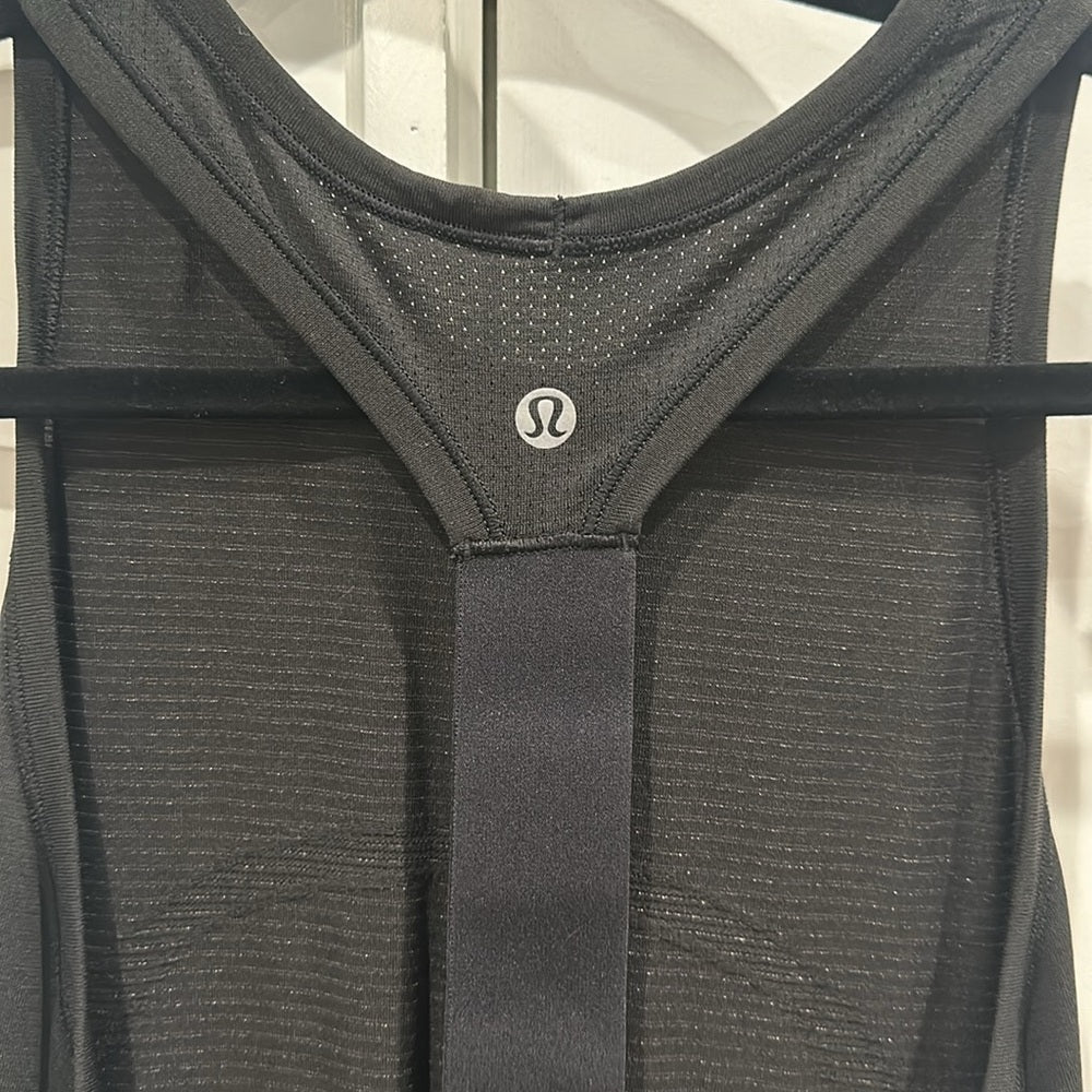 (6129)  🍋 LULULEMON RUN: Swiftly Tech T-BACK Sz 8 ** LOVED BLACK