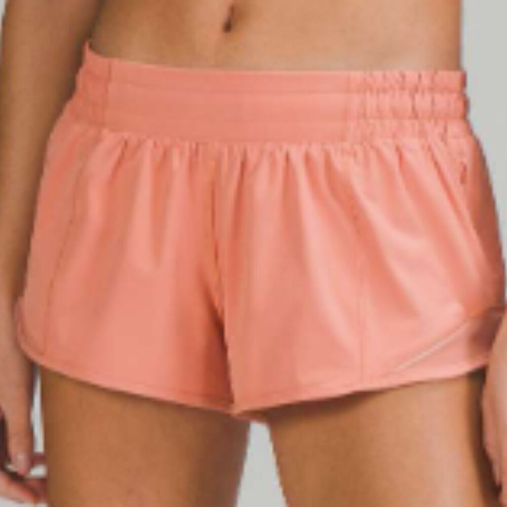 (6142) LULULEMON Hotty Hot Low-Rise Lined Short 2.5" Sz 8 **LOVED *EUC