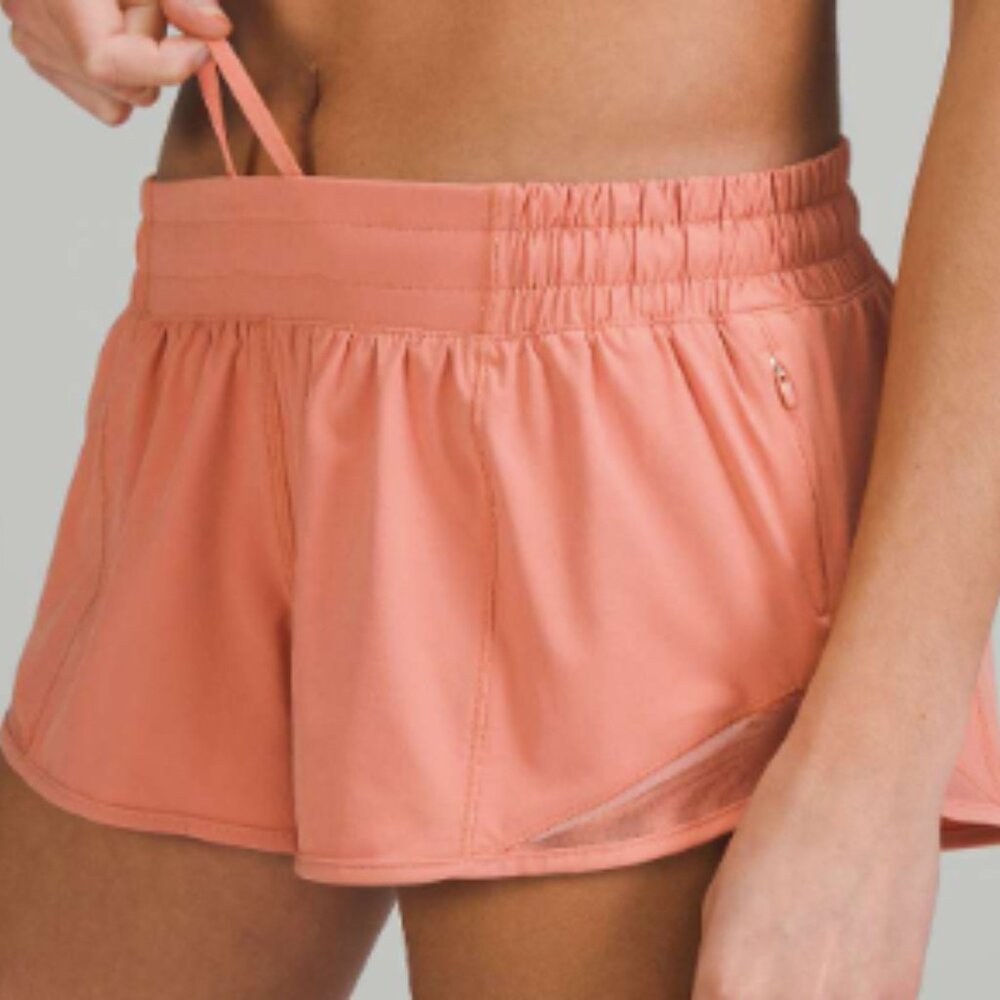 (6142) LULULEMON Hotty Hot Low-Rise Lined Short 2.5" Sz 8 **LOVED *EUC