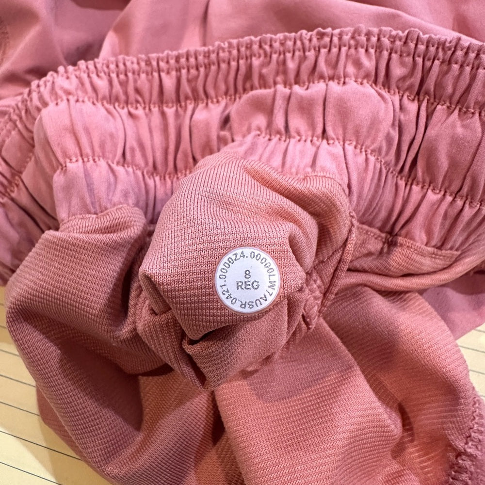 (6142) LULULEMON Hotty Hot Low-Rise Lined Short 2.5" Sz 8 **LOVED *EUC