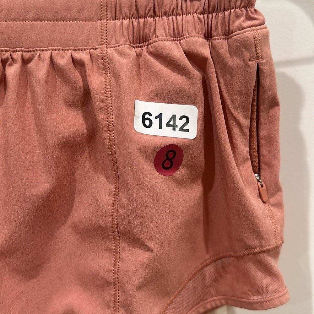 (6142) LULULEMON Hotty Hot Low-Rise Lined Short 2.5" Sz 8 **LOVED *EUC