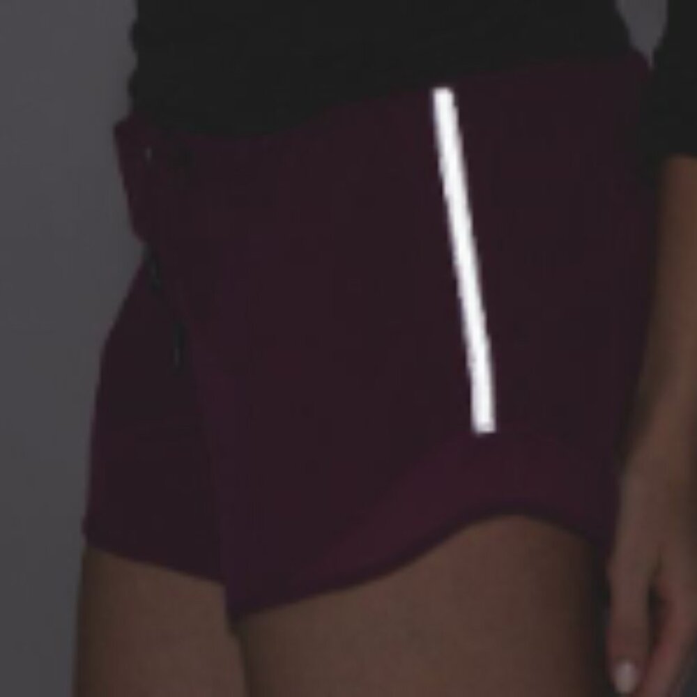 (6146) LULULEMON Hotty Hot Short (Long) 4" in Sz 6 *LOVED *EUC