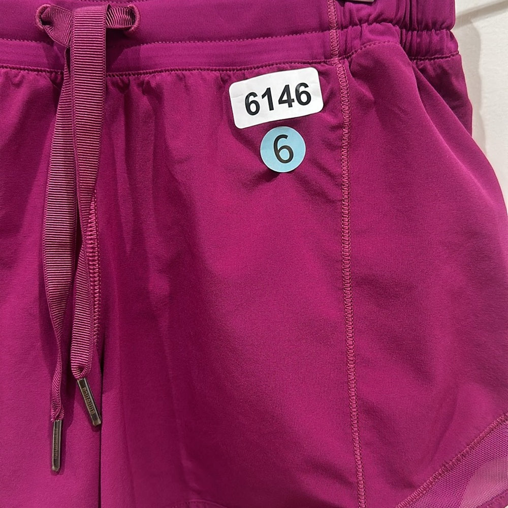 (6146) LULULEMON Hotty Hot Short (Long) 4" in Sz 6 *LOVED *EUC