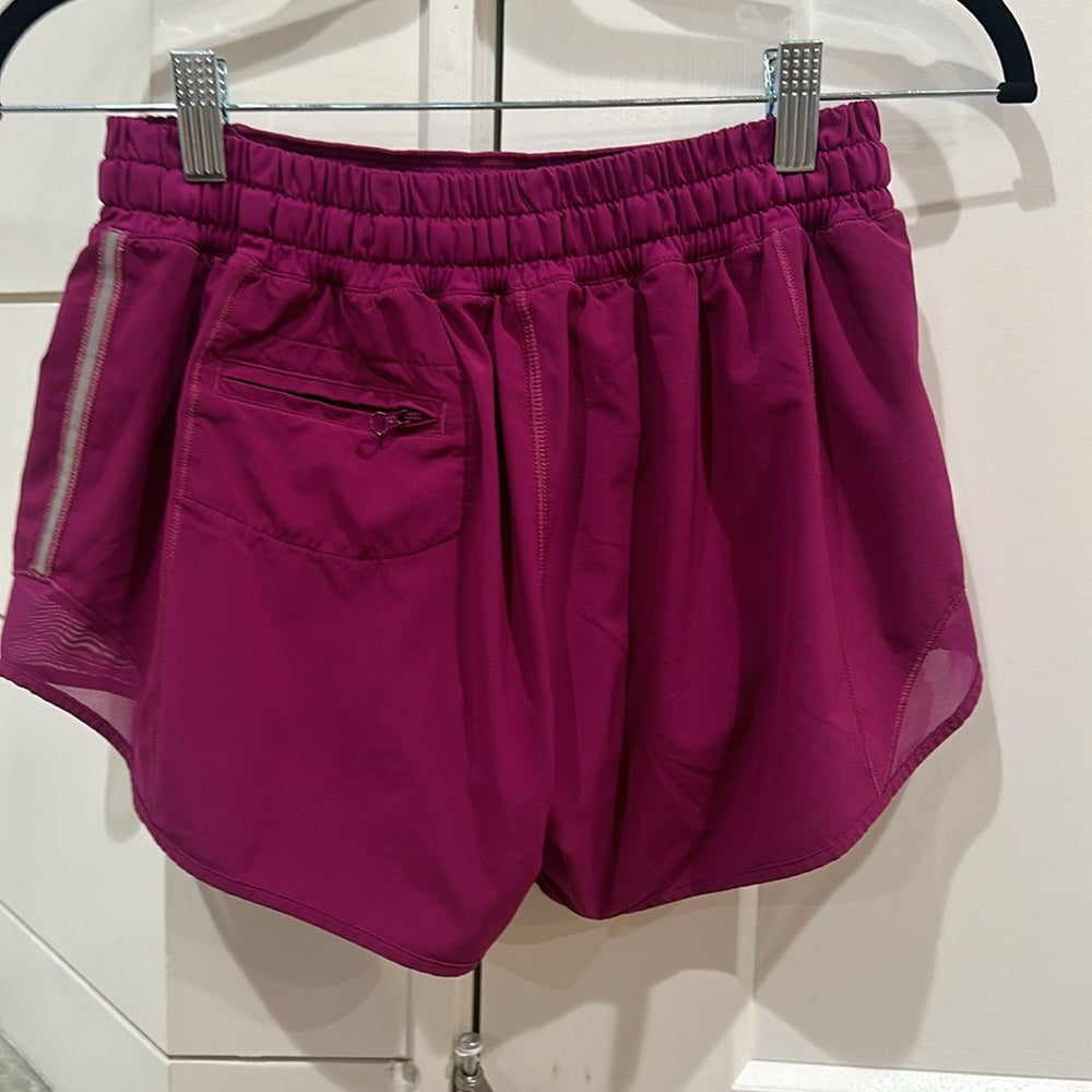 (6146) LULULEMON Hotty Hot Short (Long) 4" in Sz 6 *LOVED *EUC