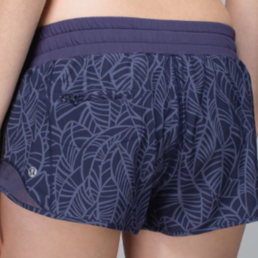(6148) LULULEMON Hotty Hot Short II *2.5" Sz 6 **LOVED *GUC