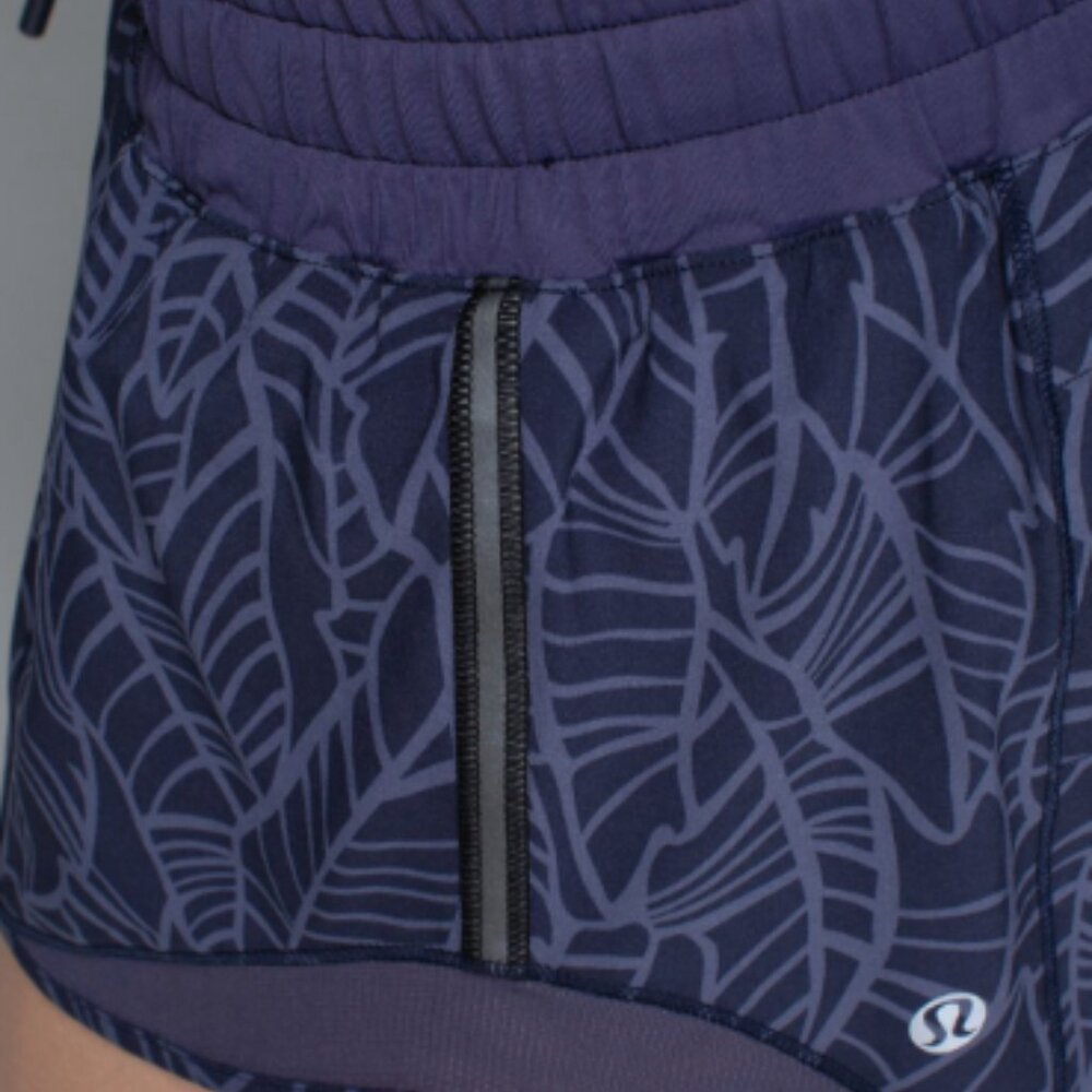 (6148) LULULEMON Hotty Hot Short II *2.5" Sz 6 **LOVED *GUC