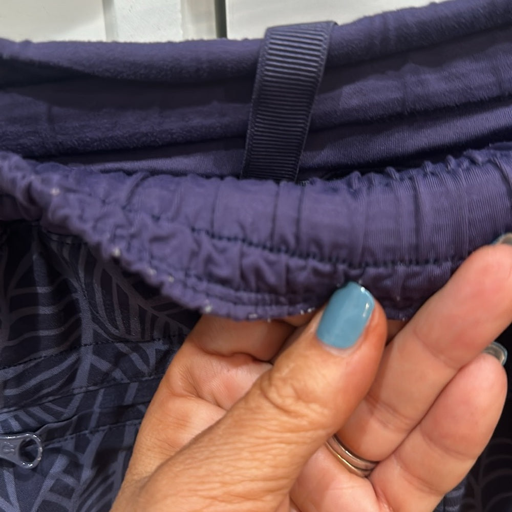 (6148) LULULEMON Hotty Hot Short II *2.5" Sz 6 **LOVED *GUC