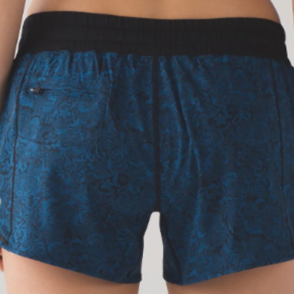 (6152) LULULEMON Hotty Hot Short 4" Sz 12 **LOVED *EUC