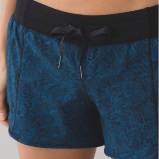 (6152) LULULEMON Hotty Hot Short 4" Sz 12 **LOVED *EUC