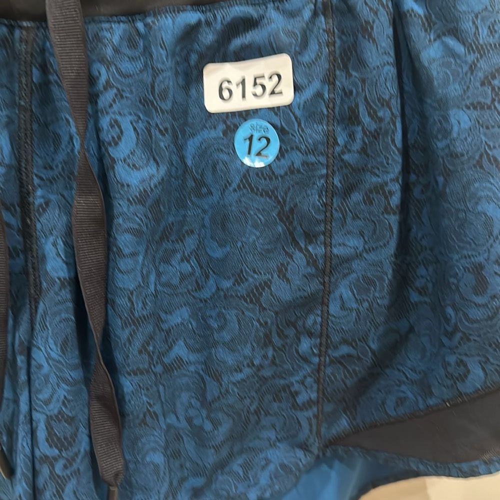 (6152) LULULEMON Hotty Hot Short 4" Sz 12 **LOVED *EUC