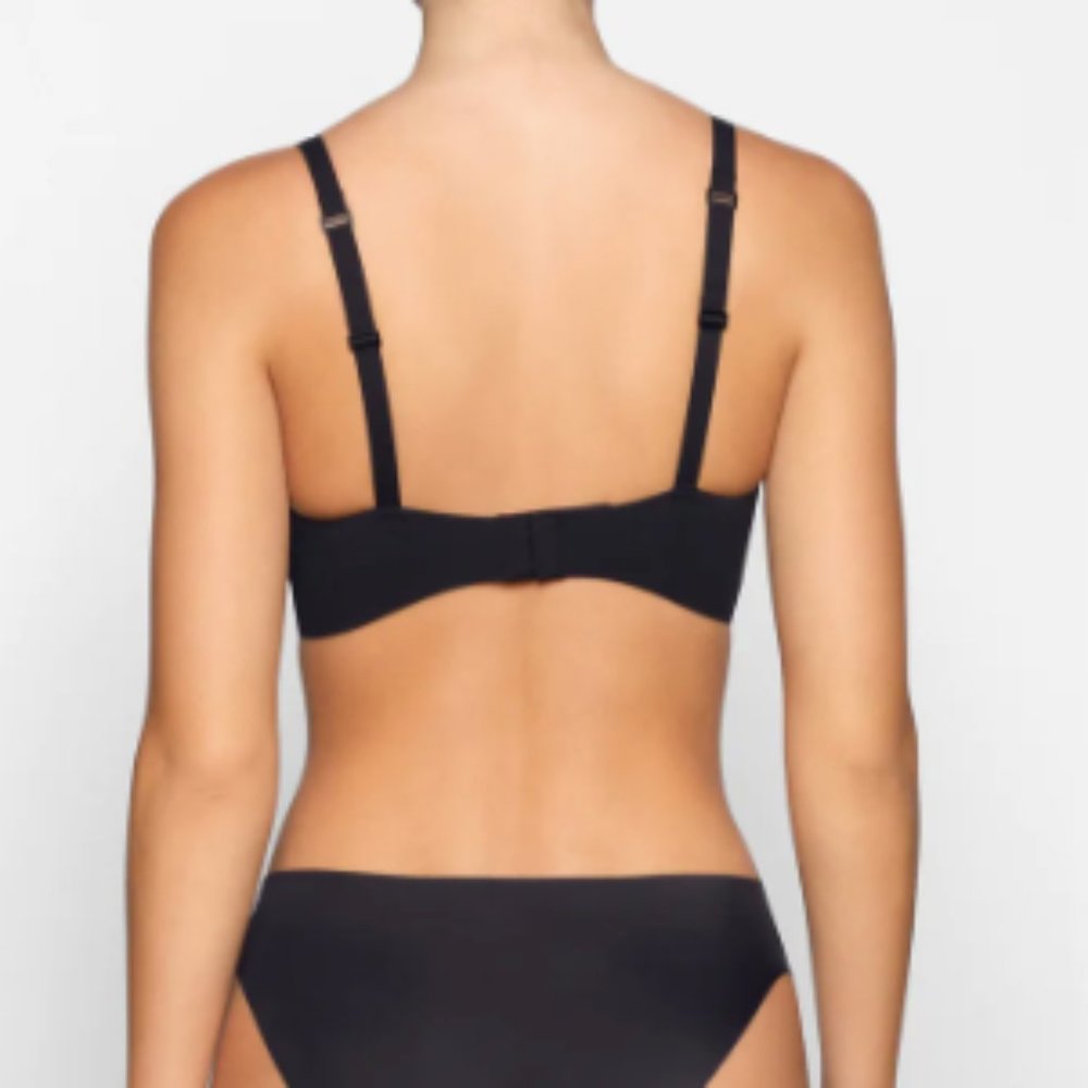 (2269) SKIMS NWT NAKED PLUNGE BRA in ECLIPSE in XL