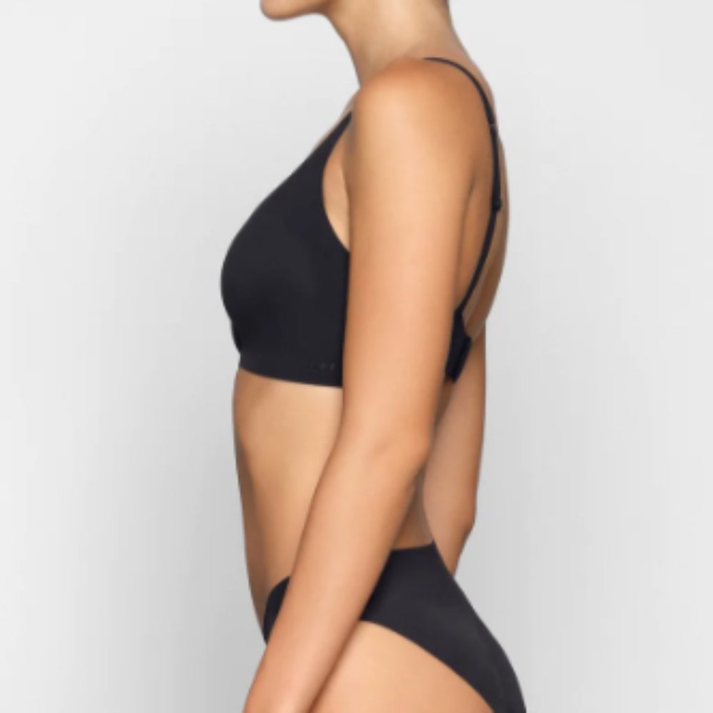 (2269) SKIMS NWT NAKED PLUNGE BRA in ECLIPSE in XL