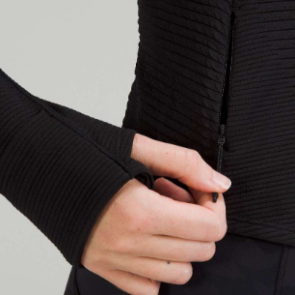 (6189) LULULEMON Ventscape Half-Zip Long Sleeve in BRIGHT BLUE *FLAW