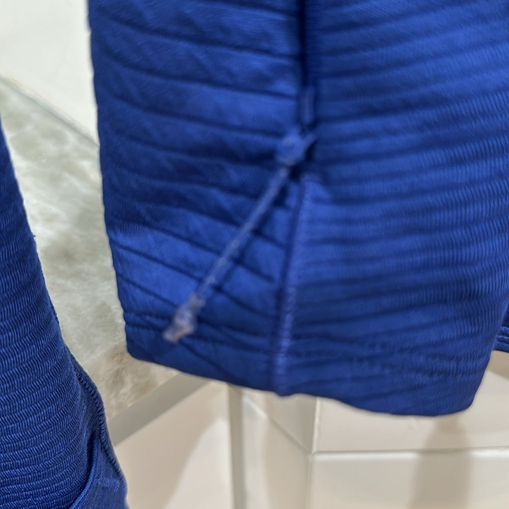 (6189) LULULEMON Ventscape Half-Zip Long Sleeve in BRIGHT BLUE *FLAW