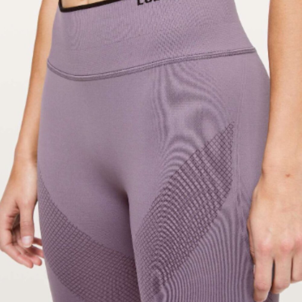 (6191) LULULEMON Iconic Sweat Tight Sz 4 in Graphite Purple / Black