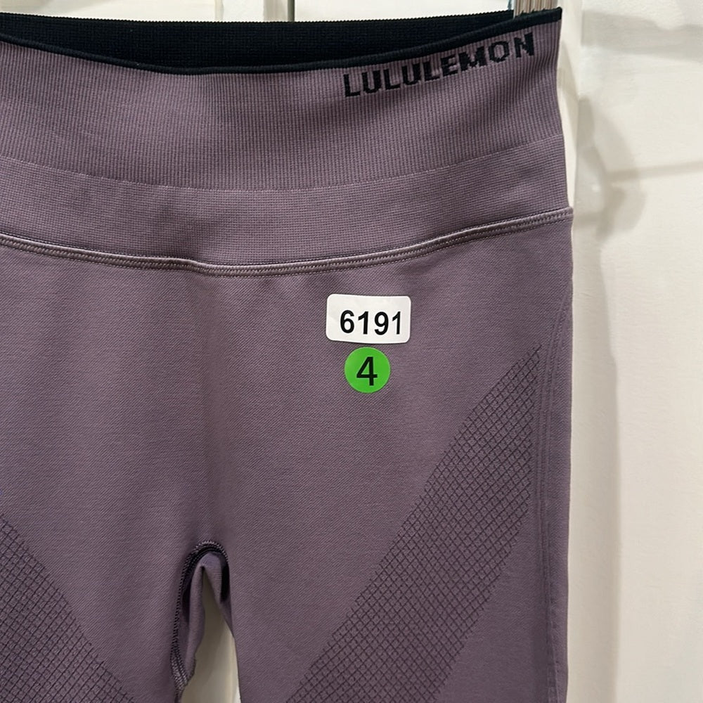 (6191) LULULEMON Iconic Sweat Tight Sz 4 in Graphite Purple / Black