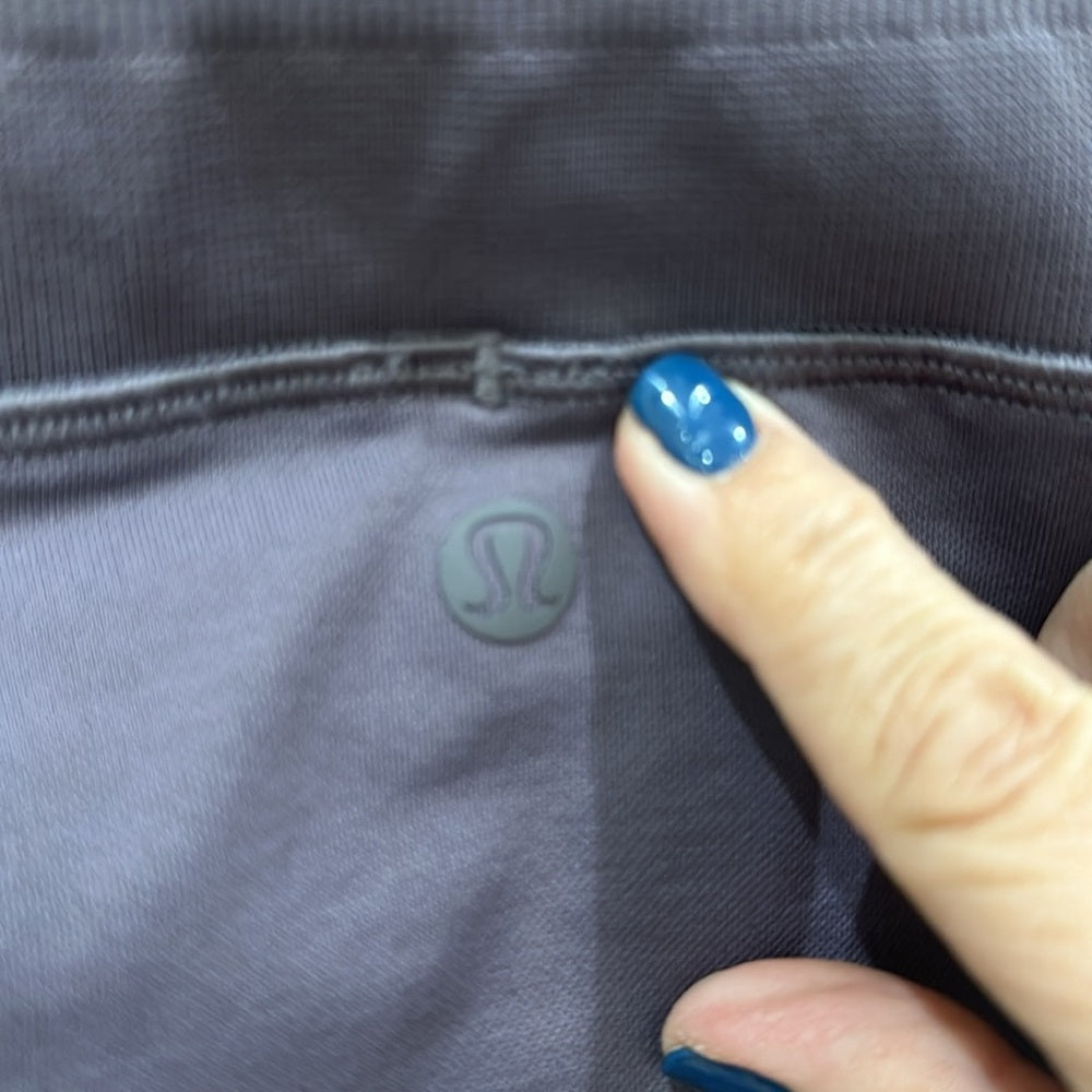 (6191) LULULEMON Iconic Sweat Tight Sz 4 in Graphite Purple / Black