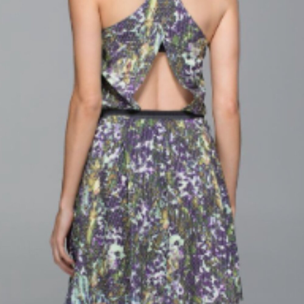 (6193) LULULEMON City Summer Dress - Sz 6 in Floral Sport White Multi